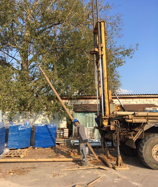 URB-2A-2 drilling rig on the workshop site amongst factory buildings