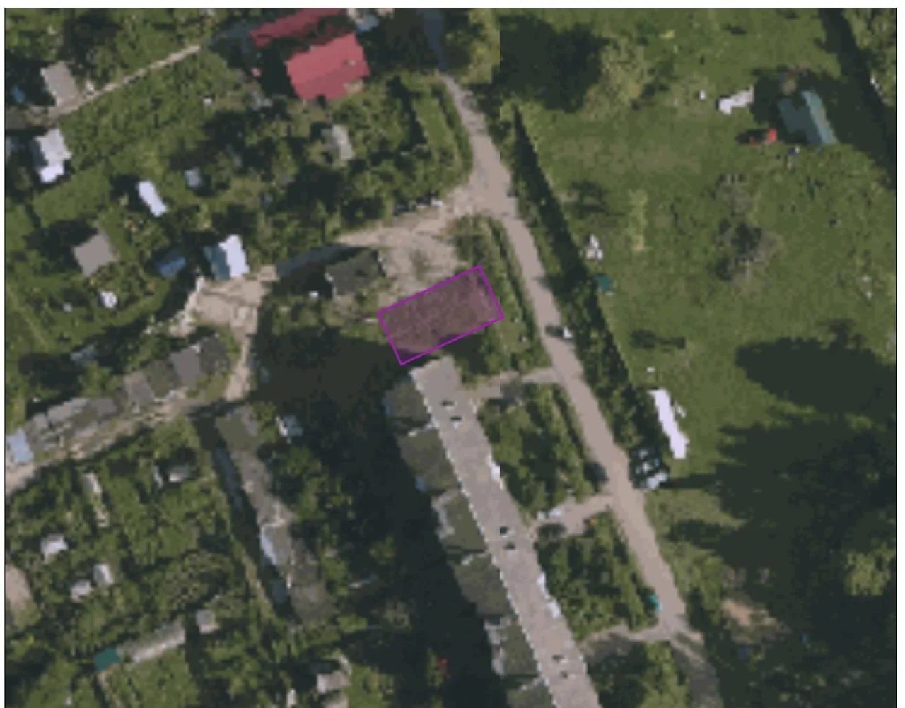 Plot for the boiler house (purple outline) in the centre of the village of Glukhovo, next to an apartment building